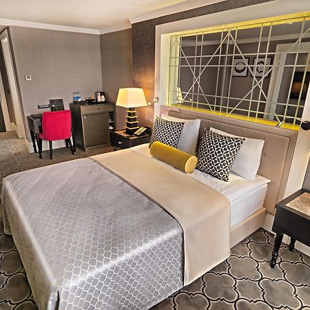 Mercure Istanbul Bomonti Εξωτερικό φωτογραφία A room at the hotel
