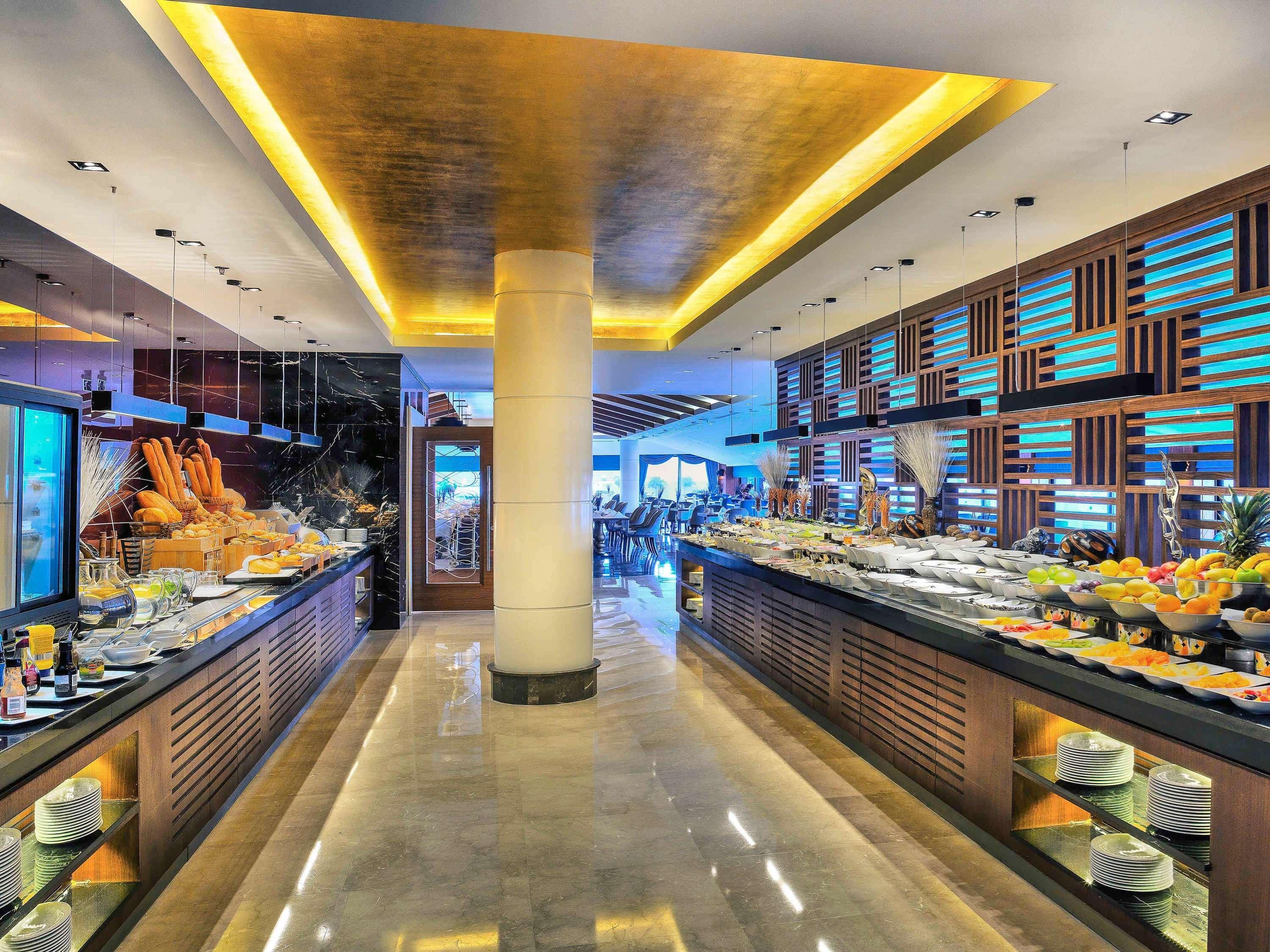 Mercure Istanbul Bomonti Εξωτερικό φωτογραφία The buffet at the hotel