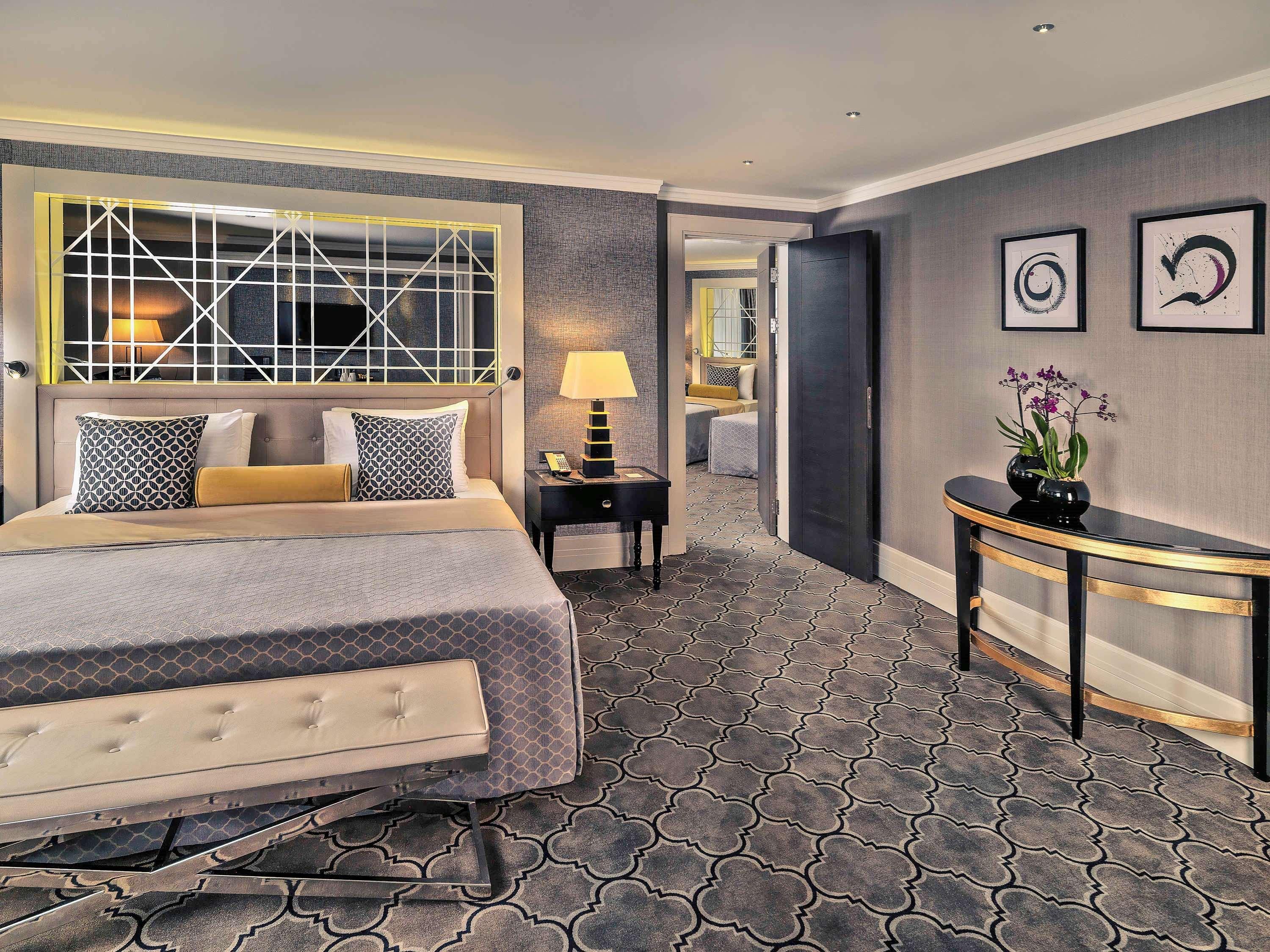 Mercure Istanbul Bomonti Εξωτερικό φωτογραφία A bedroom at the hotel