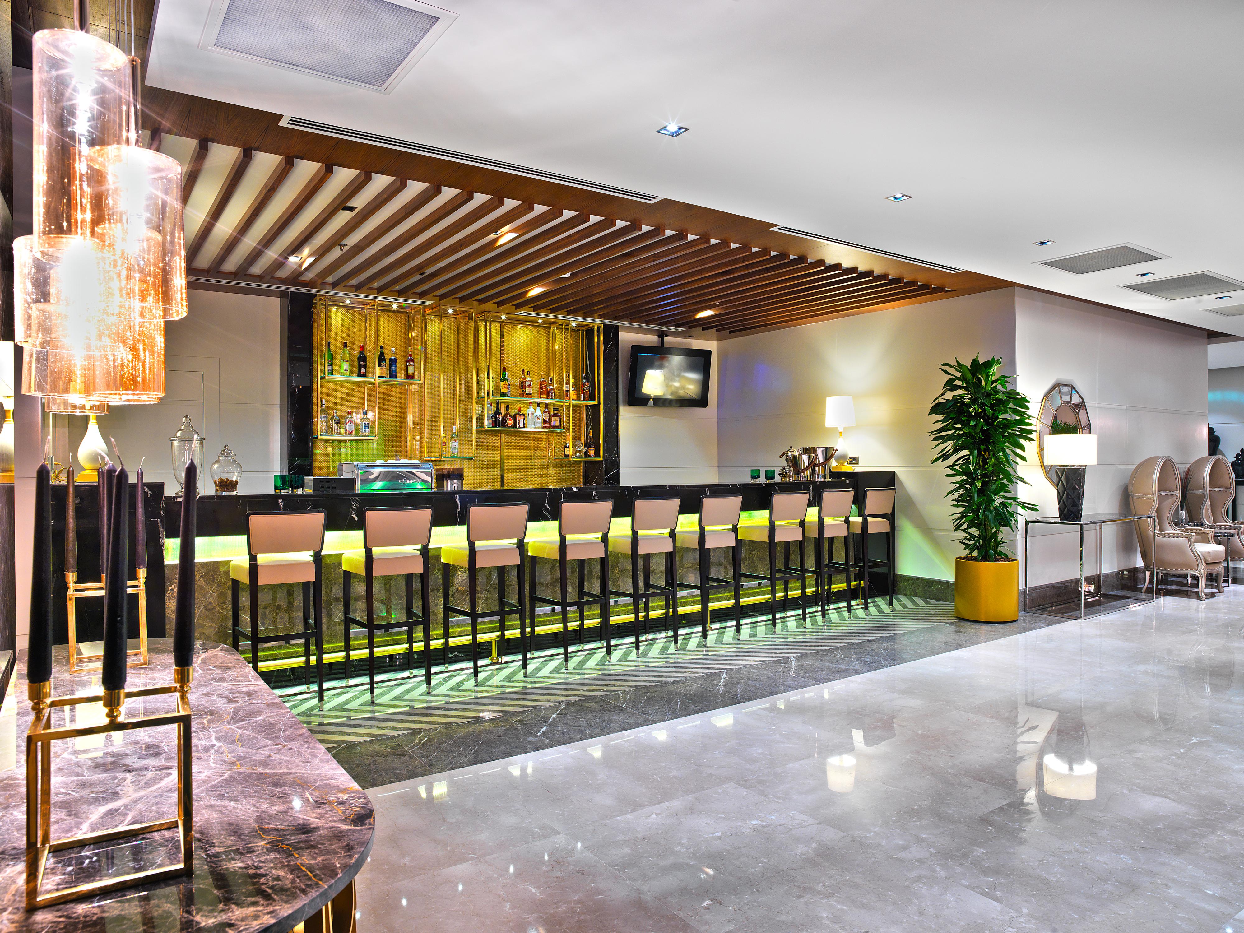 Mercure Istanbul Bomonti Εξωτερικό φωτογραφία The bar at the lounge