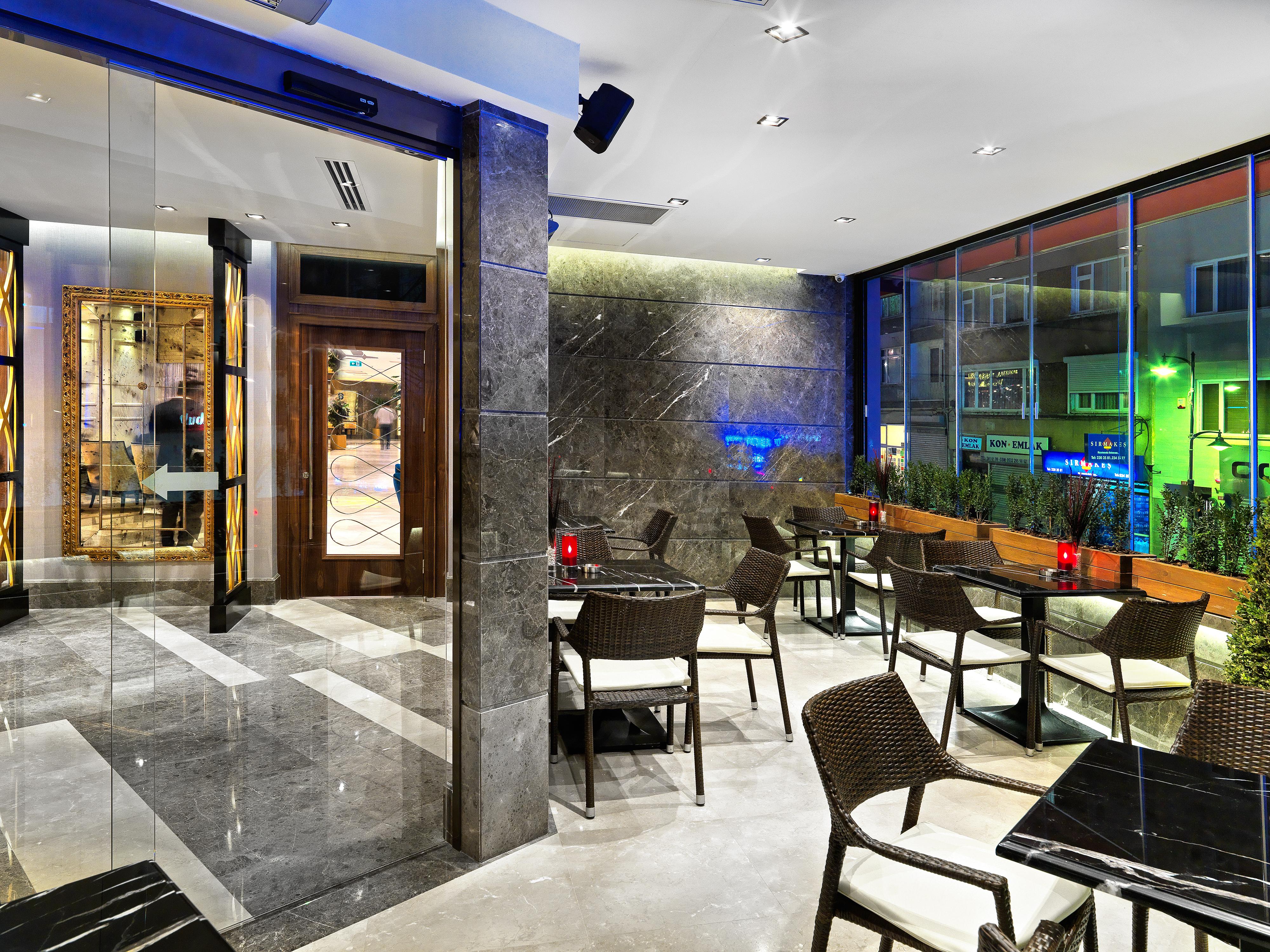 Mercure Istanbul Bomonti Εξωτερικό φωτογραφία The interior of the hotel