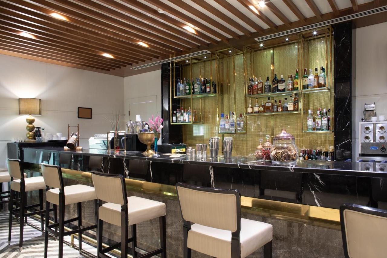 Mercure Istanbul Bomonti Εξωτερικό φωτογραφία The bar at the lobby